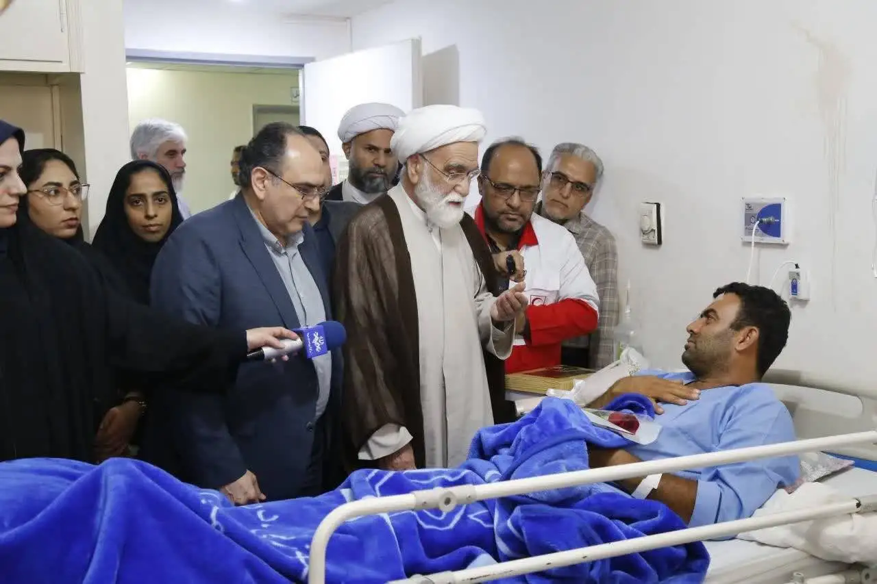 نماینده ولی فقیه در هلال احمر: همدلی مردم ایران اسلامی در حادثه بندر عباس کم نظیر بود
