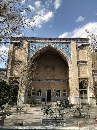 مسجد داماد شاه قاجار کجاست؟