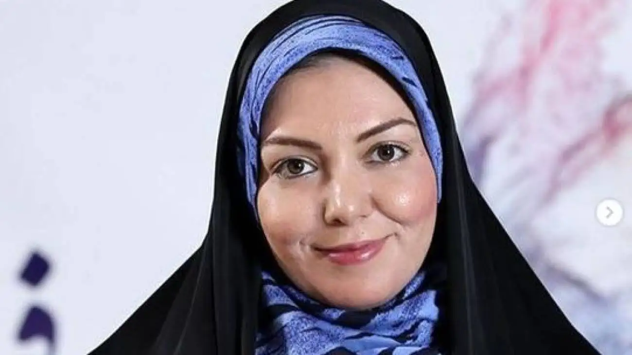 یادی کنیم از آخرین مصاحبه آزاده نامداری، درست چند روز قبل از درگذشتش -  چقدر پر از شور  حال لبخند بوده؛ میخوام بخندم میخوام حرفهای خوب بزنم ..