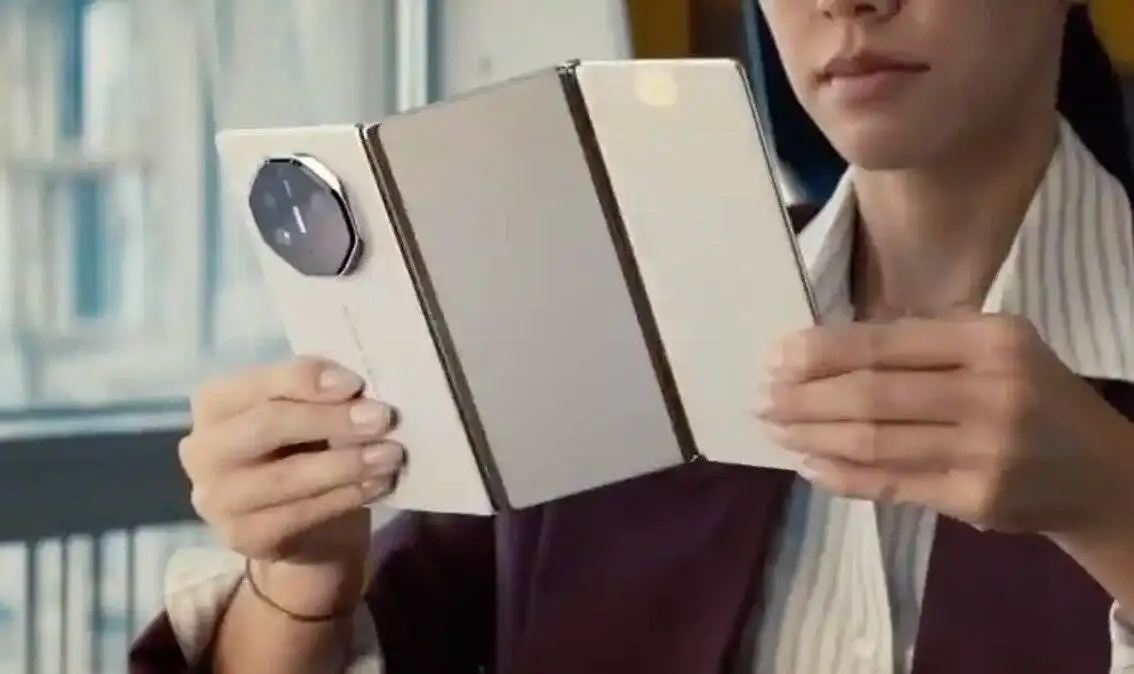 رقابت تنگاتنگ گوشی های سه تاشو در بازار؛ z trifold بهتر است یا mate xts؟