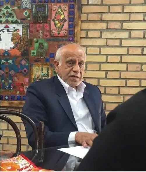 حاتمی یزد: تغییر رئیس بانک مرکزی مُسکن موقت است  -  اصلاح بودجه و جراحی اقتصادی ضرورت دارد
