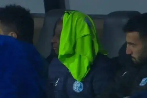 عکس -  مرد حاشیه ساز نیمکت استقلال کیست؟