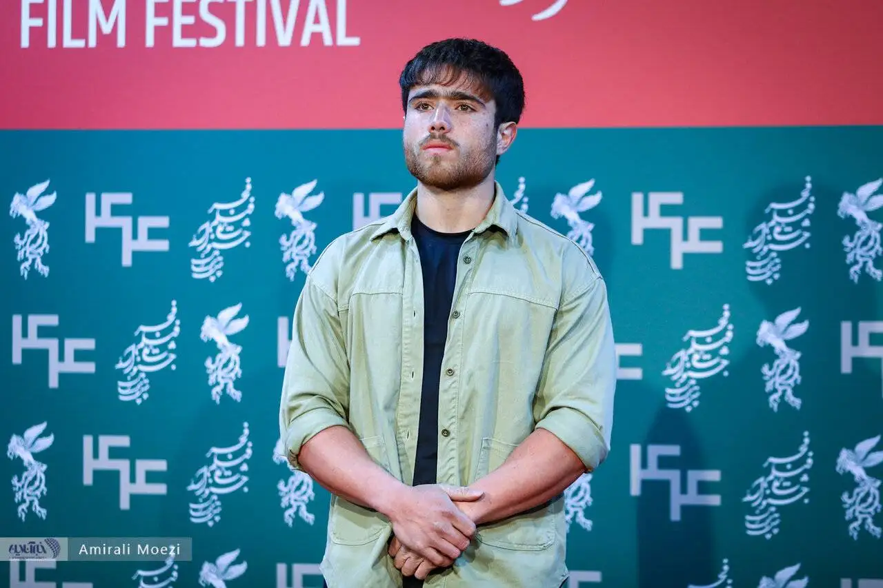 تصاویر  -  از بغض و ناراحتی تا ماجرای کاهش وزن آقای بازیگر؛ فتوکال و جلسه خبری فیلم سینمایی (پل) در جشنواره فجر