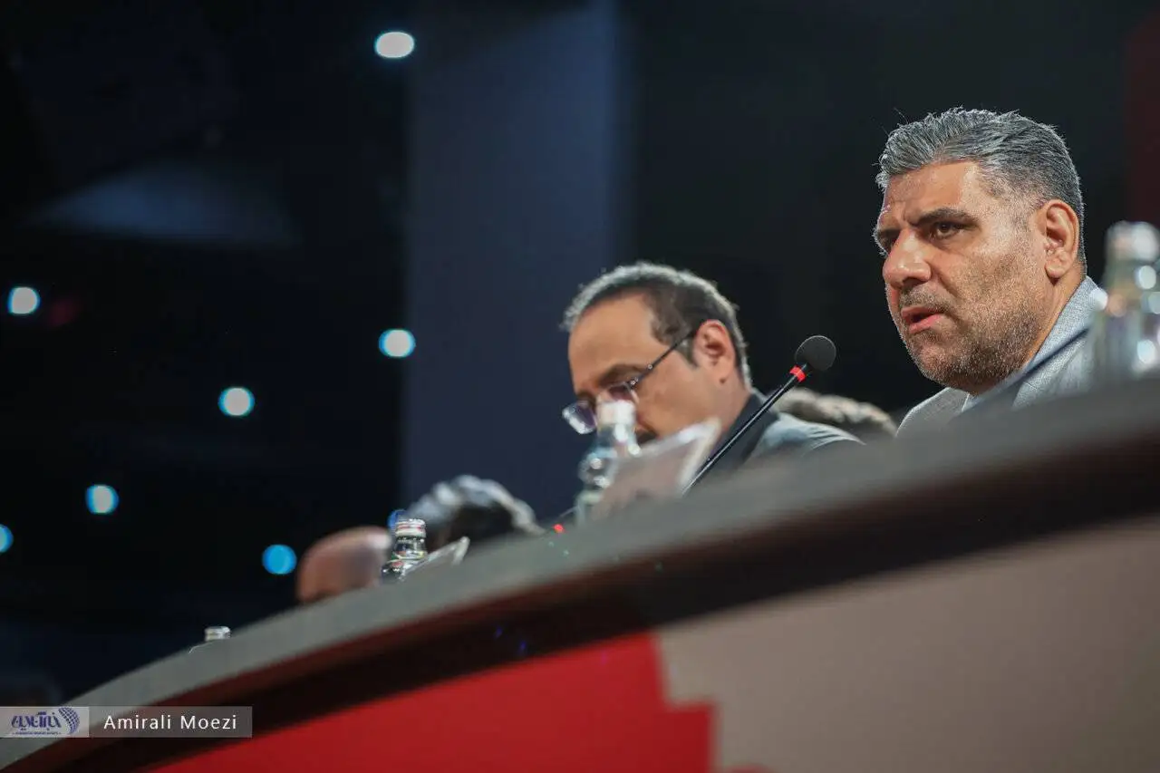 تصاویر  -  از بغض و ناراحتی تا ماجرای کاهش وزن آقای بازیگر؛ فتوکال و جلسه خبری فیلم سینمایی (پل) در جشنواره فجر