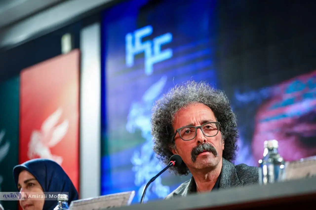 بابک خواجه پاشا: آسیب روحی که در هنگام ساخت (سرزمین فرشته ها) خوردم بسیار زیاد بود -  بچه های امروز، فردا خواهند پرسید در روزهای سخت برای مان چه کردید؟