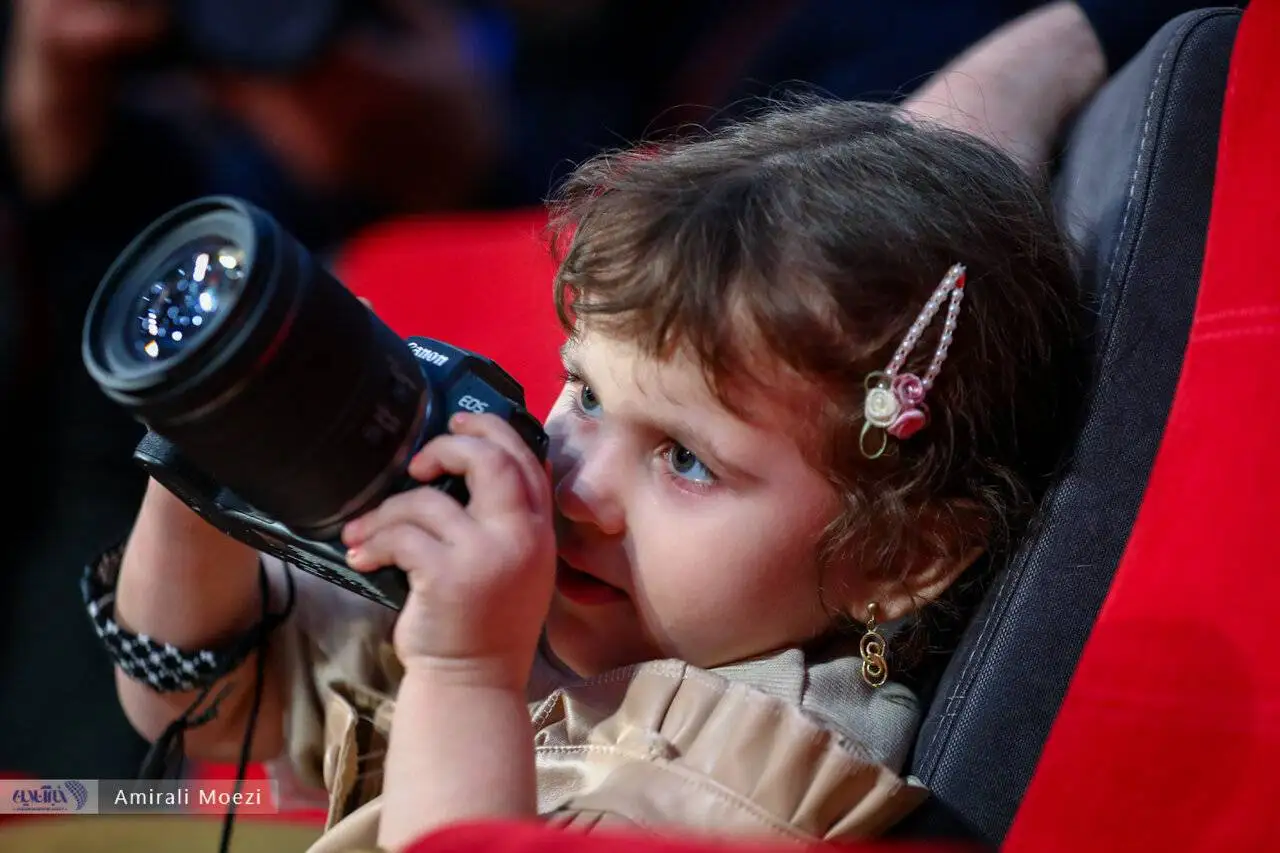 بابک خواجه پاشا: آسیب روحی که در هنگام ساخت (سرزمین فرشته ها) خوردم بسیار زیاد بود -  بچه های امروز، فردا خواهند پرسید در روزهای سخت برای مان چه کردید؟