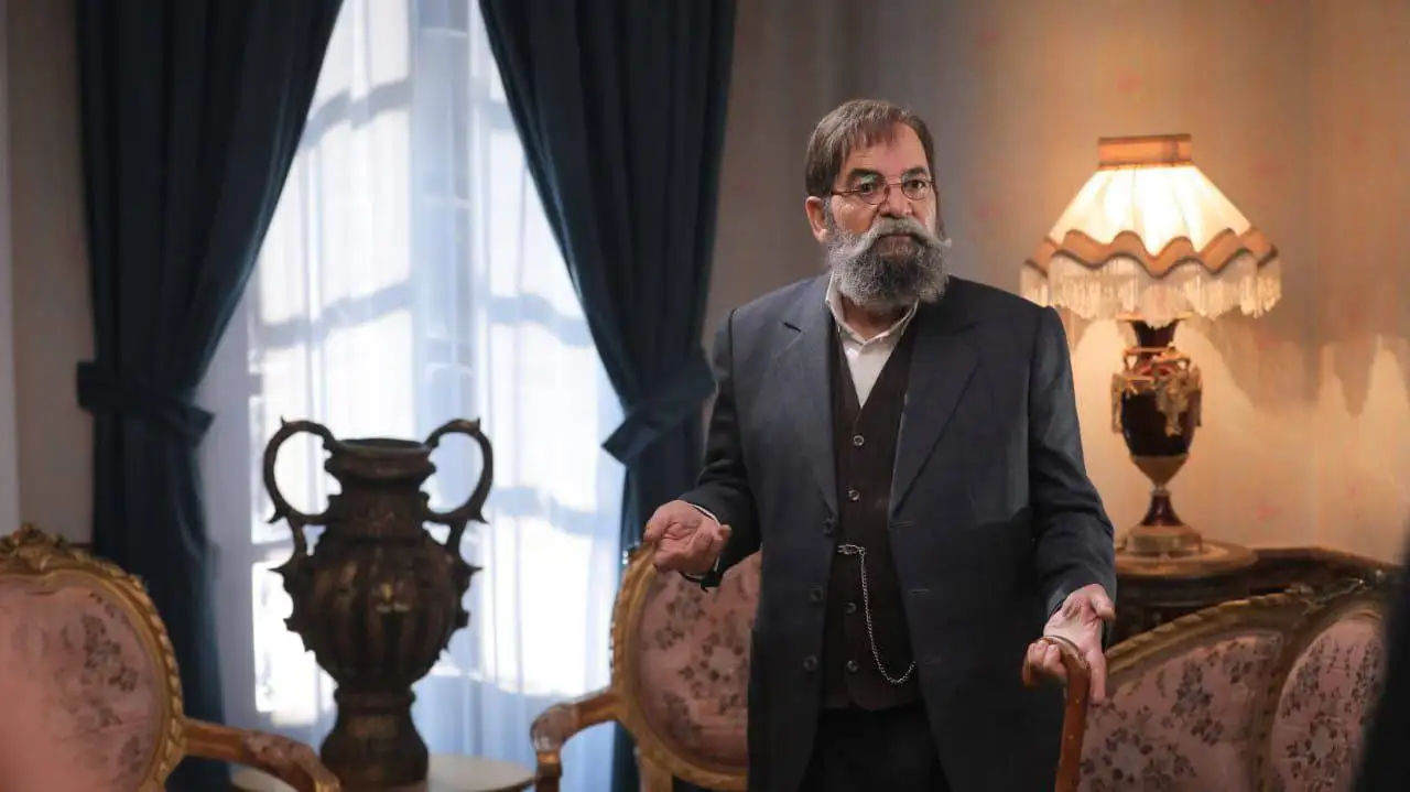 بهرام ابراهیمی مقابل دوربین (دیوار دفاعی)