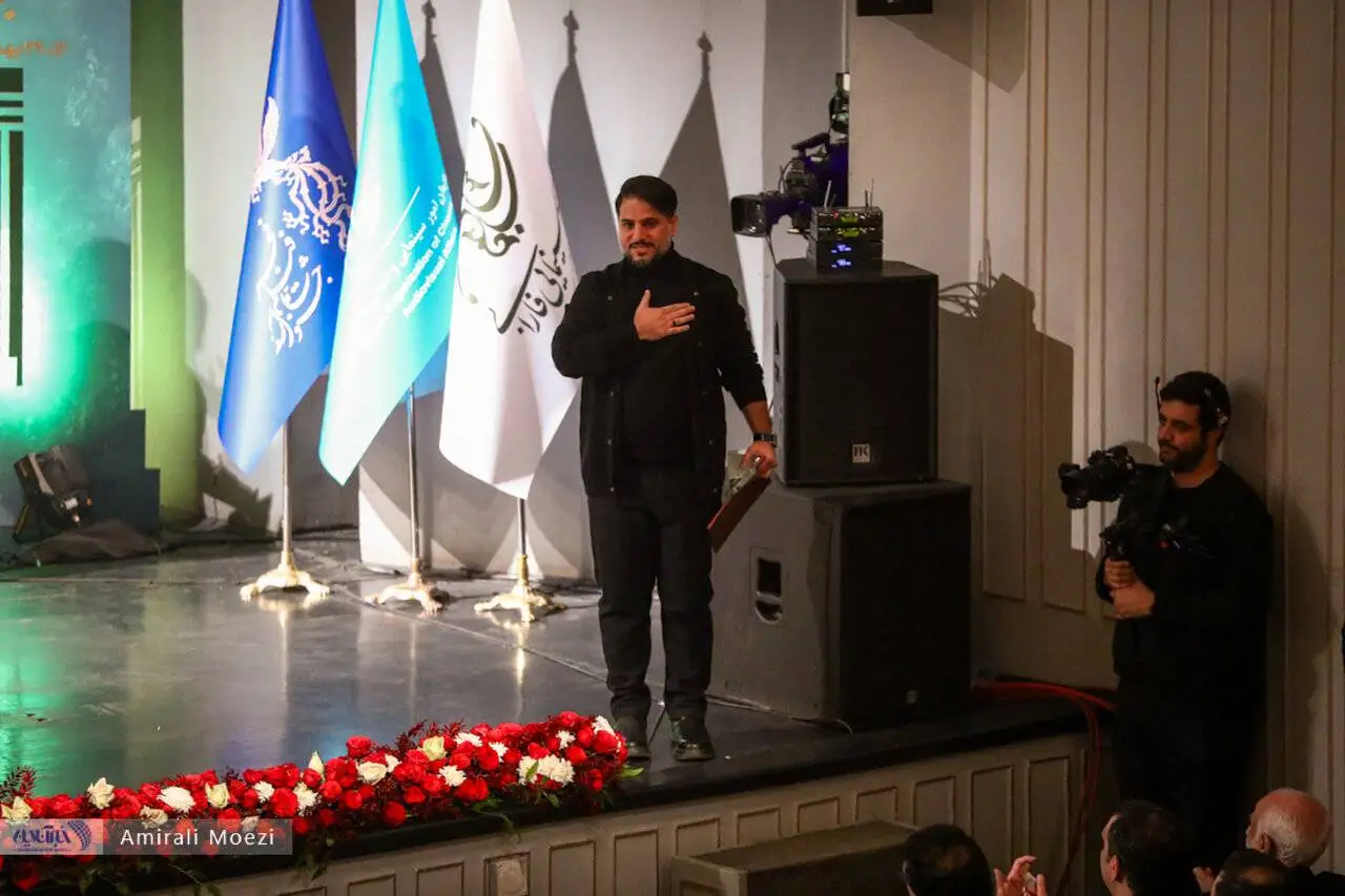 تصاویر  -  قاب هایی ماندگار اهدای جوایز برندگان جشنواره فجر توسط پزشکیان