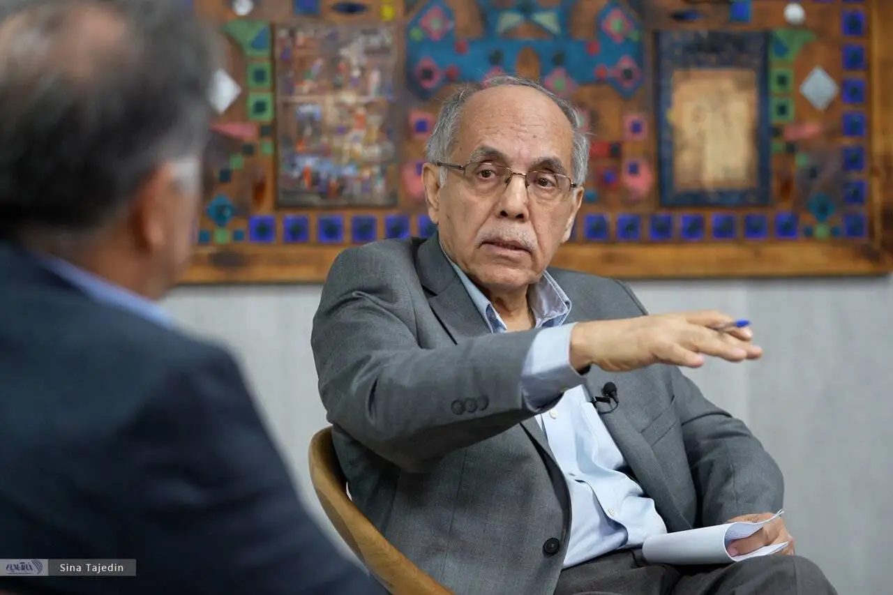 چاره نجات کشور بازگشت به زنجیره ارزش جهانی است  -  ما دژی دور خودمان کشیده ایم  -  مشکل اصلی ما تحریم است