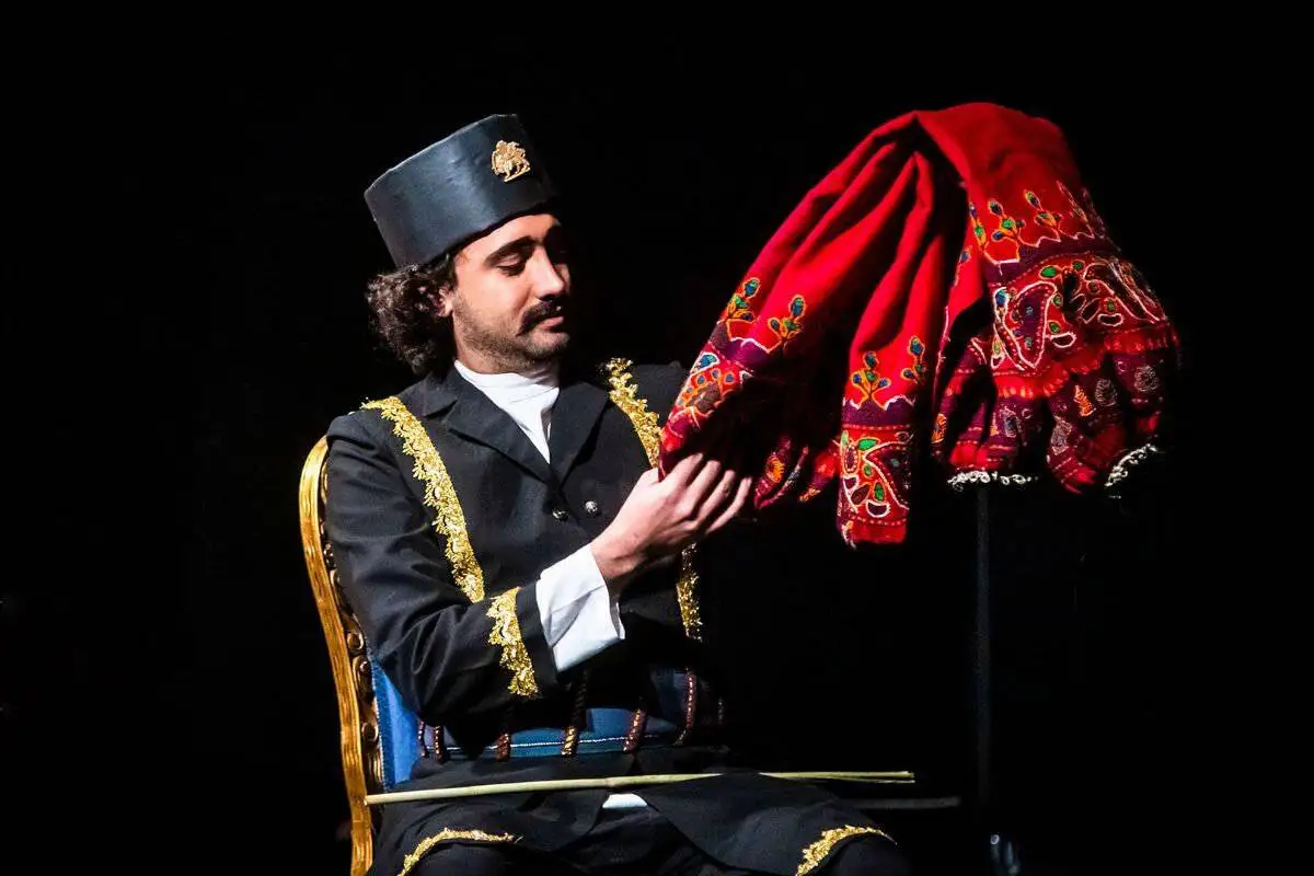 از (کانگوروی ژاپنی) تا (تحفه نطنز) روی صحنه تماشاخانه های تهران اجرا می شود