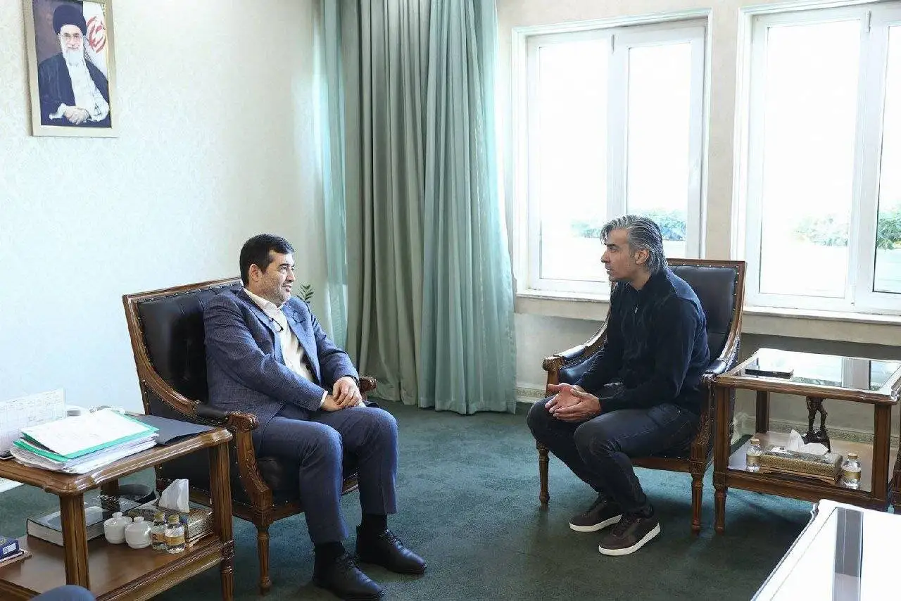 تصویر  -  جلسه ویژه شمسایی با وزیر پس از قهرمانی