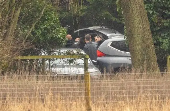 تصاویر لحظه بازداشت شاهزاده توسط پلیس انگلیس - ببینید