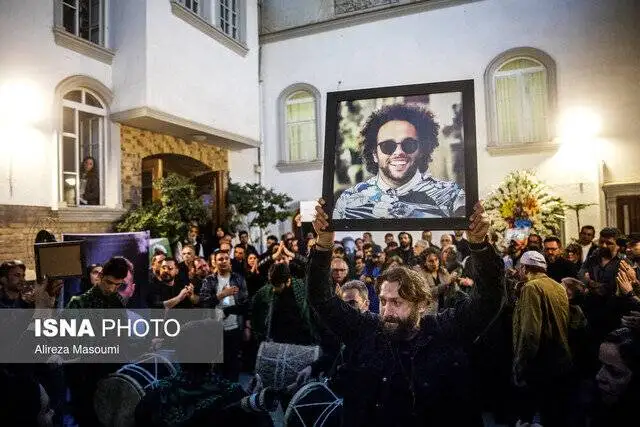 سخنان بهرام افشاری، شهاب حسینی و همایون اسعدیان در یادبود جواد گنجی، از جان باختگان اعتراضات دی ماه