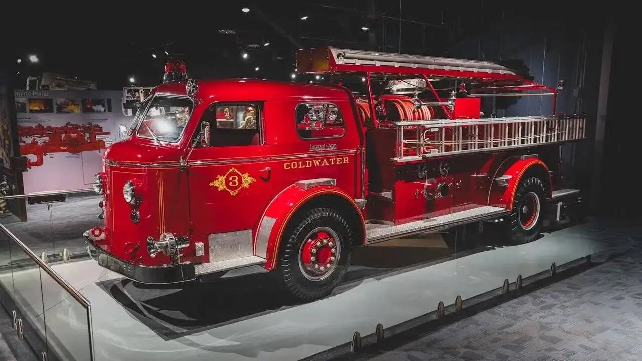 فروش ماشین های آتش نشانی با قدمت 100 ساله + تصاویر