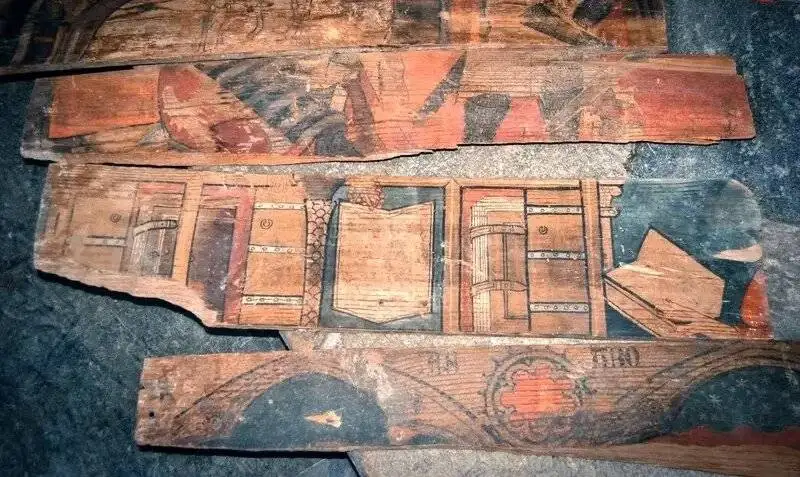 این کفپوش قدیمی زیرزمین یک تختۀ نقاشی 600 ساله بود  -  عکس