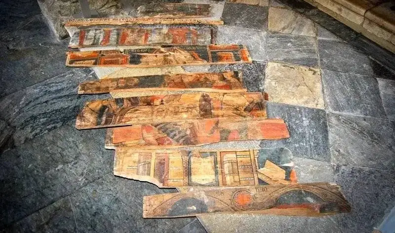 این کفپوش قدیمی زیرزمین یک تختۀ نقاشی 600 ساله بود  -  عکس