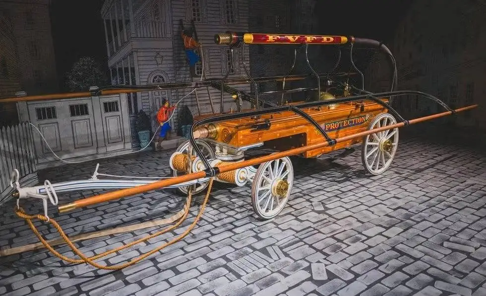 فروش ماشین های آتش نشانی با قدمت 100 ساله + تصاویر