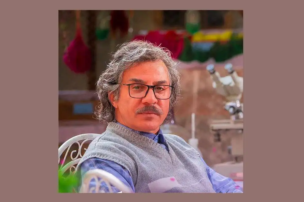 عمو پورنگ در نقش پیروز -  عکس