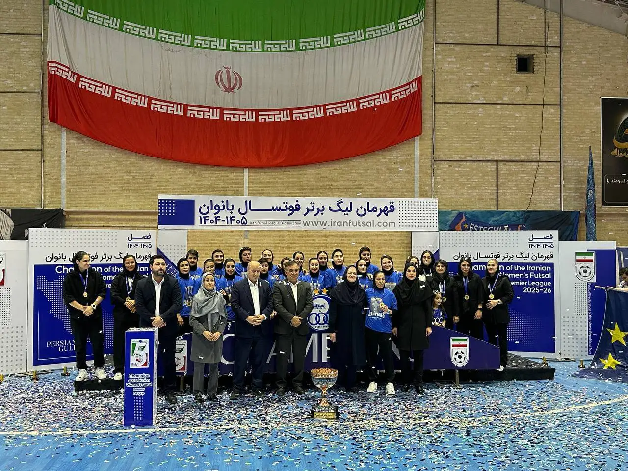 تصویر - تاج جام قهرمانی را به استقلال داد