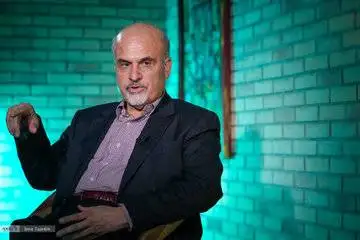 عکس - روایت حمیدرضا جلایی پور از میزان مشارکت تظاهراتی در انقلاب اسلامی - سوالی در بین تجمعات شبانه مردم
