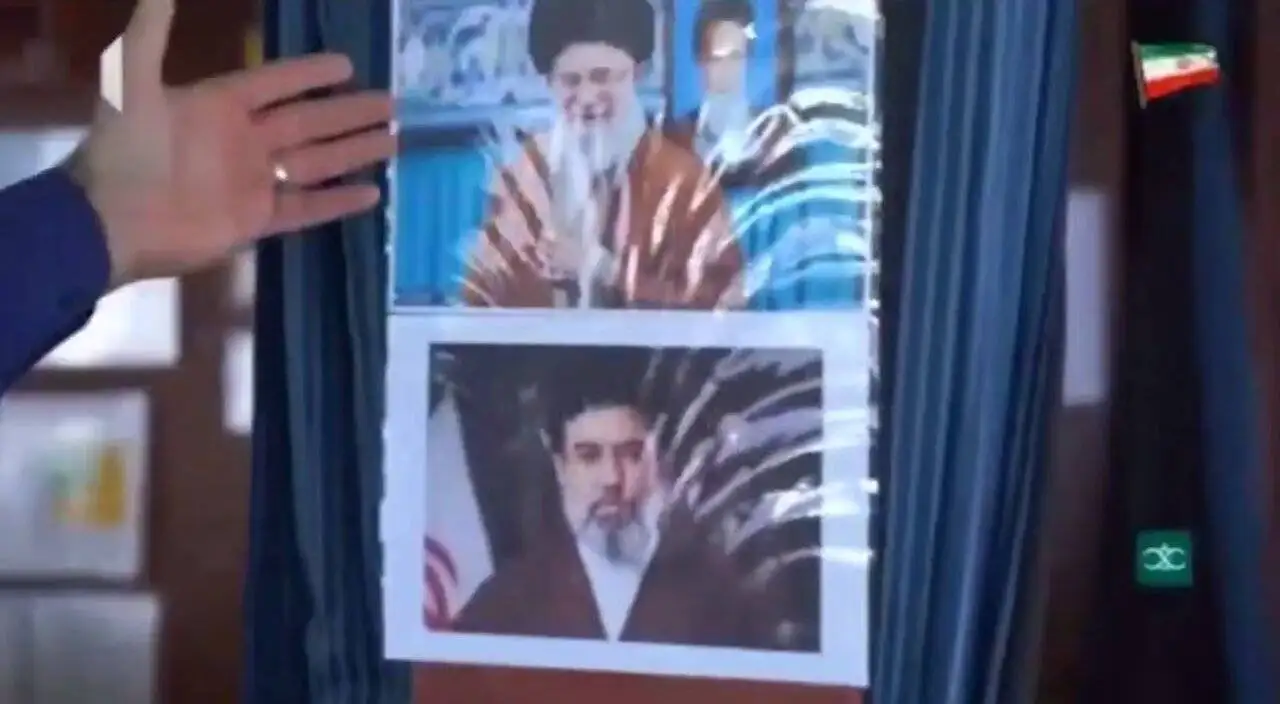 ویدیو  -  عکس امام شهید و رهبر انقلاب در کشتی توقیف شده!