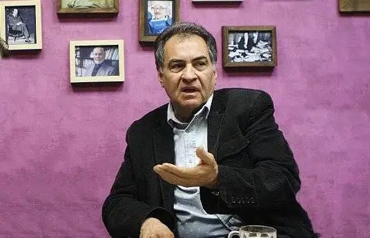 بازگشت به عصر قاجار با طعم کاغذ گران؛ قدرت خرید کتاب در خط پایان است؟ - وقتی 2500 فاکتور ناشر در نمایشگاه به به 250 فاکتور می رسد