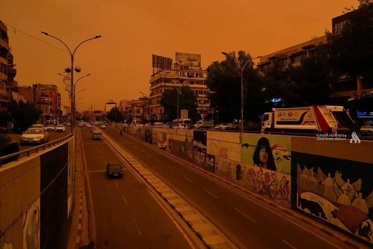 تصاویر - آسمان عراق به رنگ سرخ درآمد