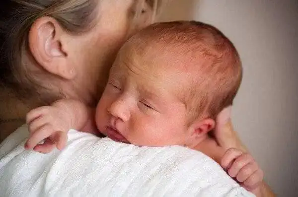 چگونه از نوزادان در روزهای گرم محافظت کنیم؟