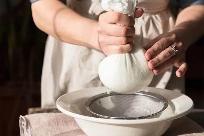 با این روش ساده در خانه پنیر خوشمزه درست کنید + روش تهیه پنیر خانگی فوری