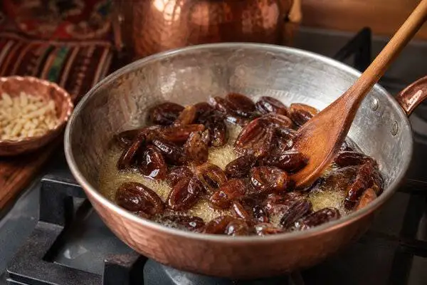 خرماپلو ؛ غذای پرانرژی و محبوب جنوبی ها که باید یکبار امتحان کنید + روش تهیه