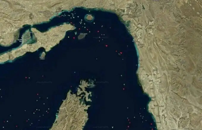 اخطار سپاه مسیر عمانی تنگه هرمز را از کشتی خالی کرد+ تصاویر - جزئیات هشدار ایران