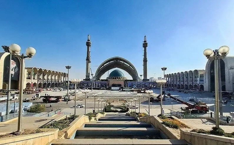 در انتظار آخرین دیدار...  -  روایتی تصویری از آماده سازی مصلای بزرگ امام خمینی (ره) و معابر پایتخت در آستانه مراسم تشییع قائد ملت