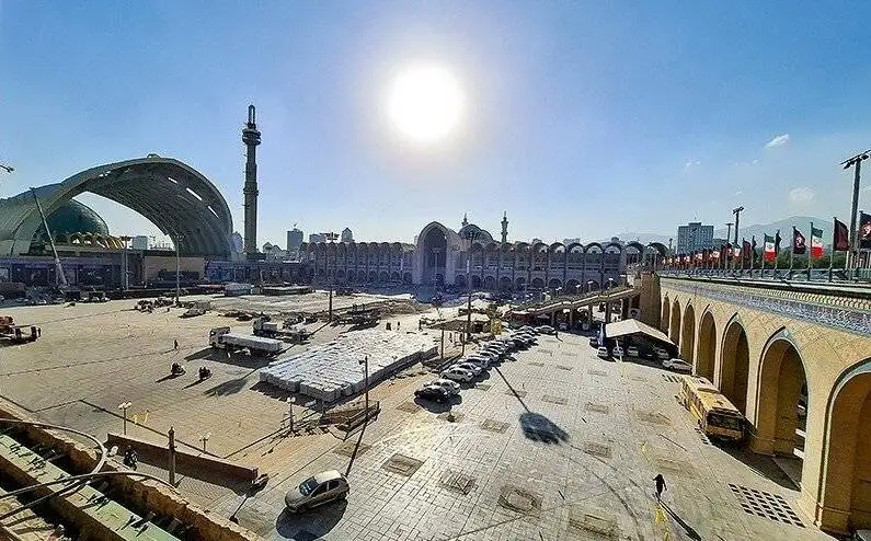در انتظار آخرین دیدار...  -  روایتی تصویری از آماده سازی مصلای بزرگ امام خمینی (ره) و معابر پایتخت در آستانه مراسم تشییع قائد ملت