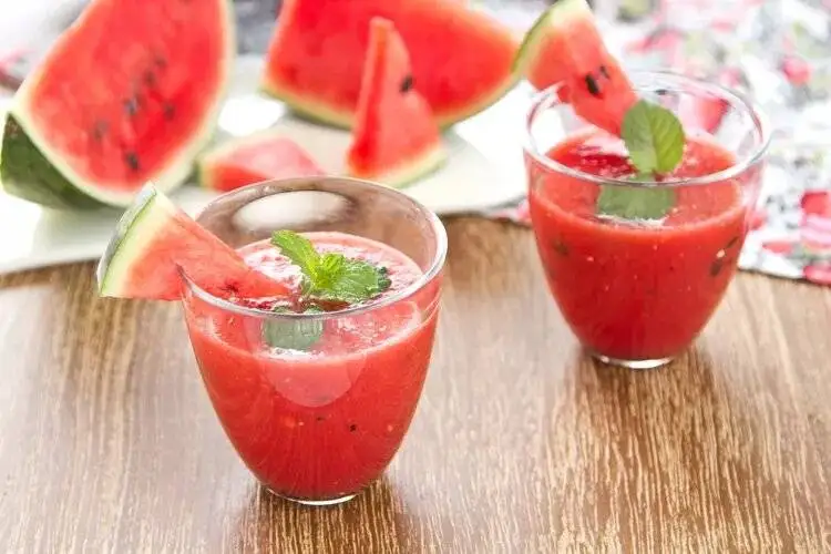 10 اسموتی خوشمزه زیر 300 کالری؛ چربی سوز، سیرکننده و مناسب تابستان + مواد لازم