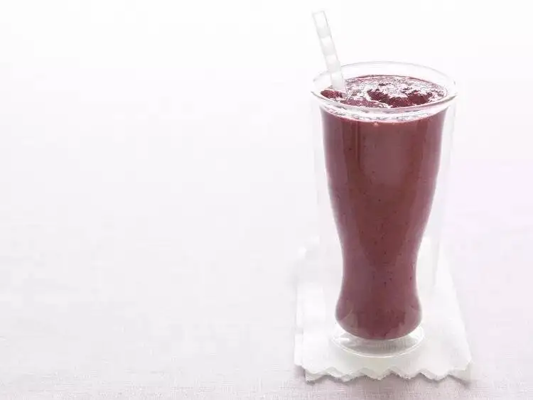 10 اسموتی خوشمزه زیر 300 کالری؛ چربی سوز، سیرکننده و مناسب تابستان + مواد لازم