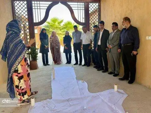 هنرنمایی زنان قشم در بزرگ ترین گلابتون دوزی ایران - روایت دوخت نقشه قشم با یک هنر بومی