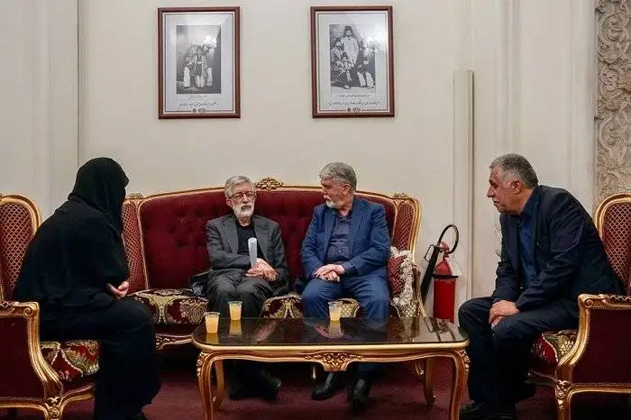 مردم ایران در مقابل دشمن خارجی فارغ از تفاوت ها در کنار یکدیگر می ایستند