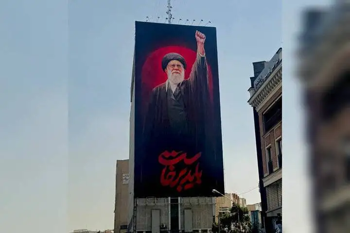 آنچه هنرمندان برای رهبر شهید نقش زدند