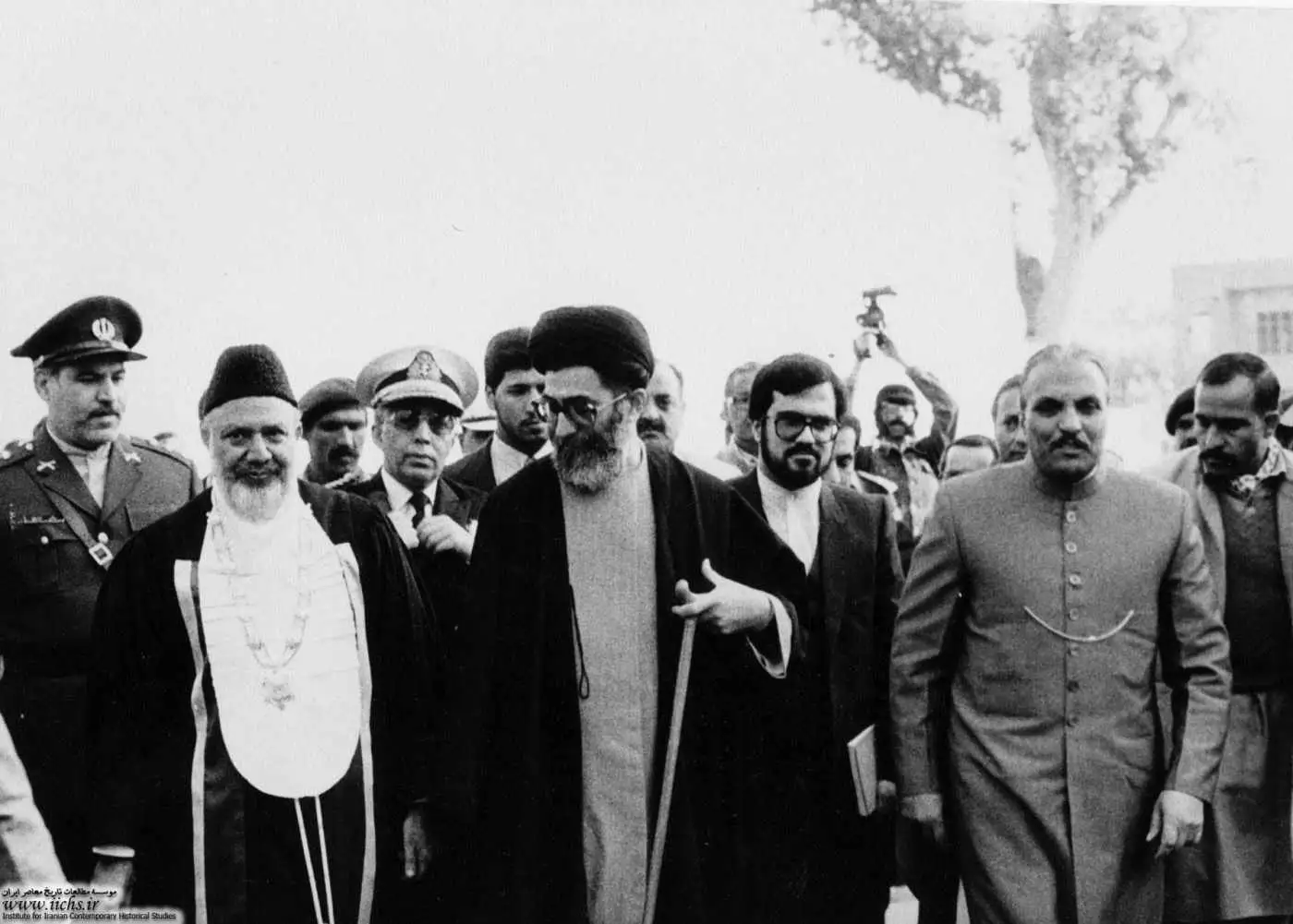 سیاست خارجی در دهه نخست انقلاب - روایت هایی از ماموریت های دیپلماتیک رهبر شهید - آیت الله سید علی خامنه ای به کدام کشورهای جهان سفر کردند؟