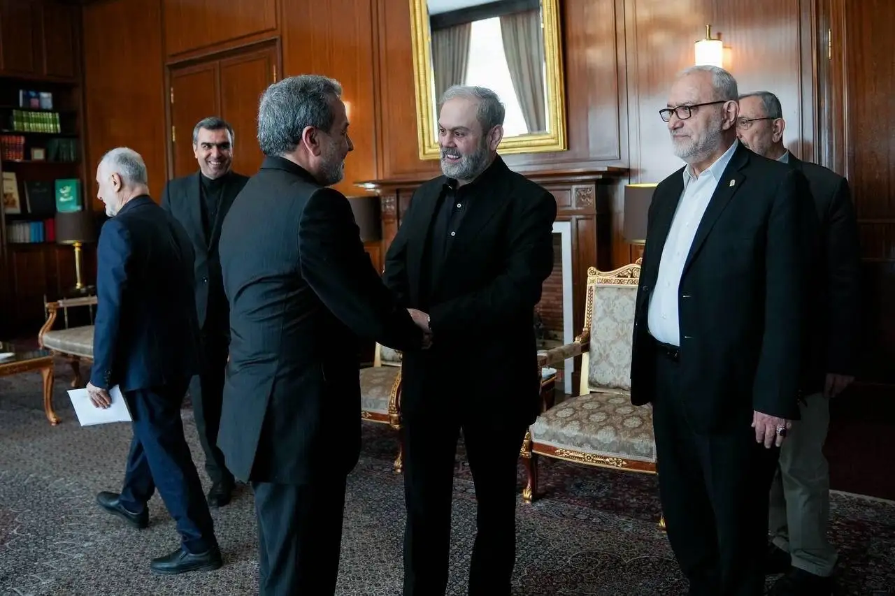 عراقچی: ایران اجرای بند نخست تفاهم ایران و آمریکا درمورد لبنان را با جدیت پیگیری می کند + عکس