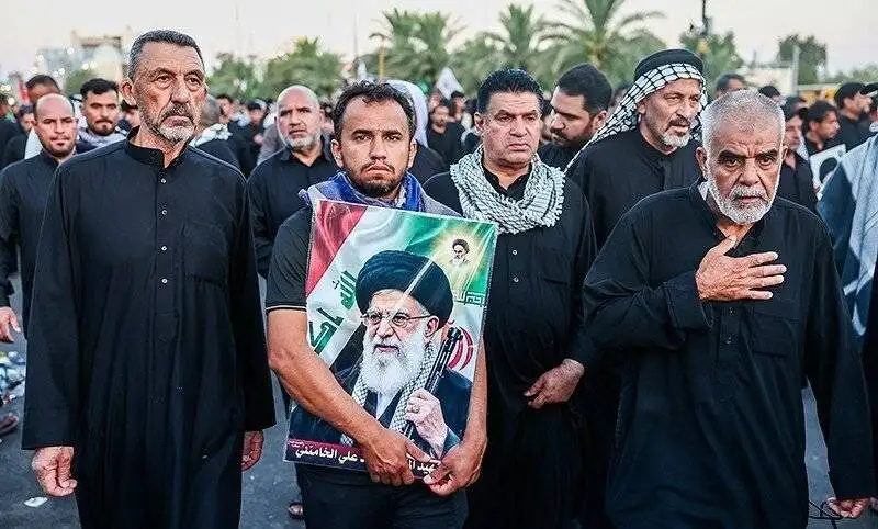 بدرقه در خانه پدری -  تصاویری از تشییع پیکر قائد شهید در عراق
