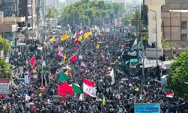 بدرقه در خانه پدری -  تصاویری از تشییع پیکر قائد شهید در عراق