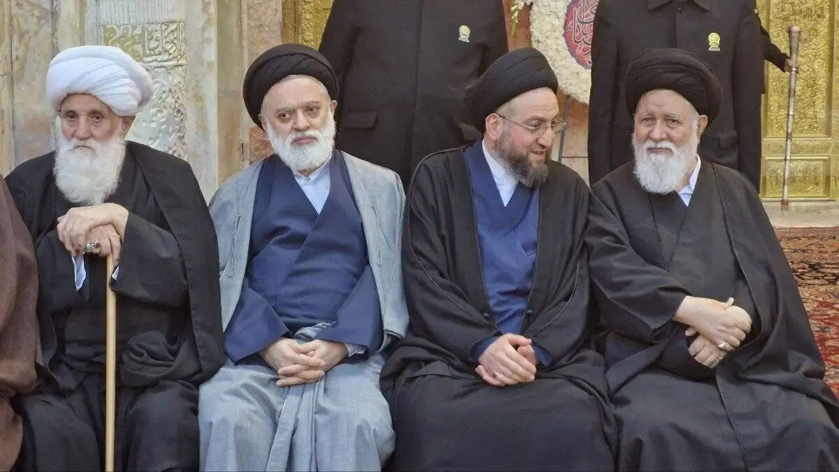 ویدیو  -  تصویری از فرزند رهبر شهید انقلاب در حرم رضوی