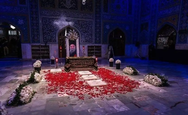همسایه خورشید - گزارش تصویری از حضور میلیونی زائران در رواق دارالذکر حرم رضوی