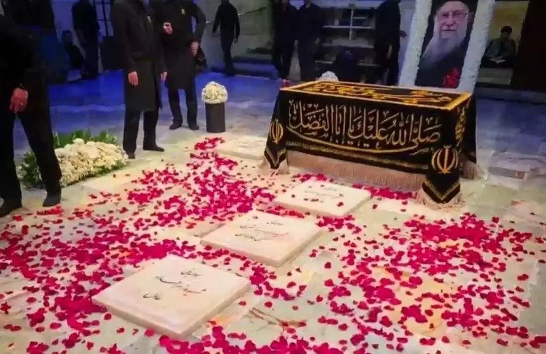 ویدیو - تصویری دیده نشده از لحظات آماده سازی مرقد رهبر شهید انقلاب