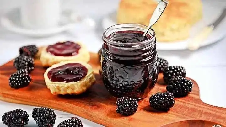 8 خوراکی سیاه با فواید شگفت انگیز برای بدن