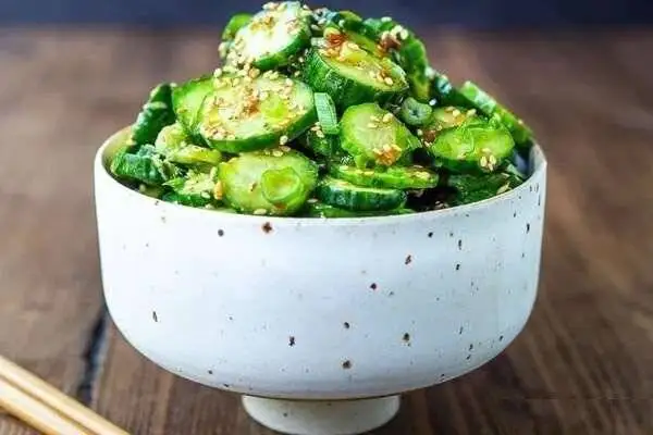 درست کردن سالاد خیار کُره ای؛ ترند خوشمزه اینستاگرامی که همه باید امتحان کنند
