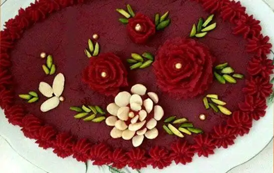 درست کردن حلوا آلبالو؛ دسر خوشرنگی که مهمان ها را غافلگیر می کند