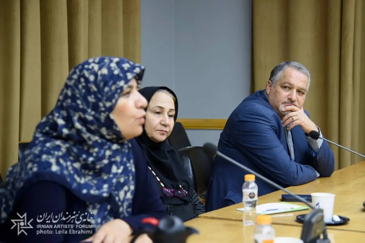 دعوتی برای بازخوانیِ بزرگان فرهنگ در قامتِ کودکانه