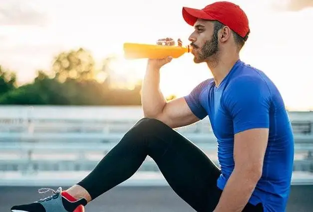 آب کافی است یا باید الکترولیت بخوریم؟